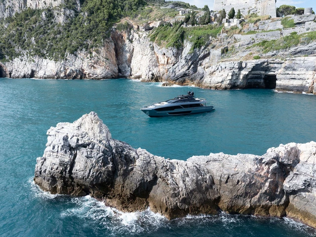 Yacht image 3