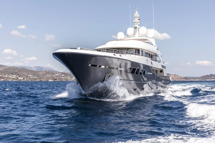GHOST III, on deck 1