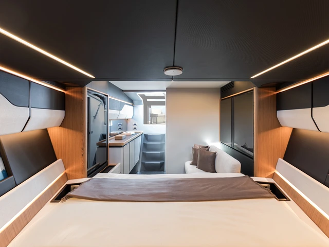 Yacht image 15