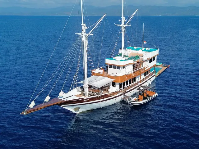KAYRA PHINISI