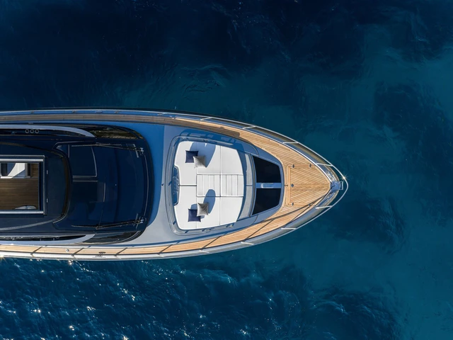 Yacht image 4