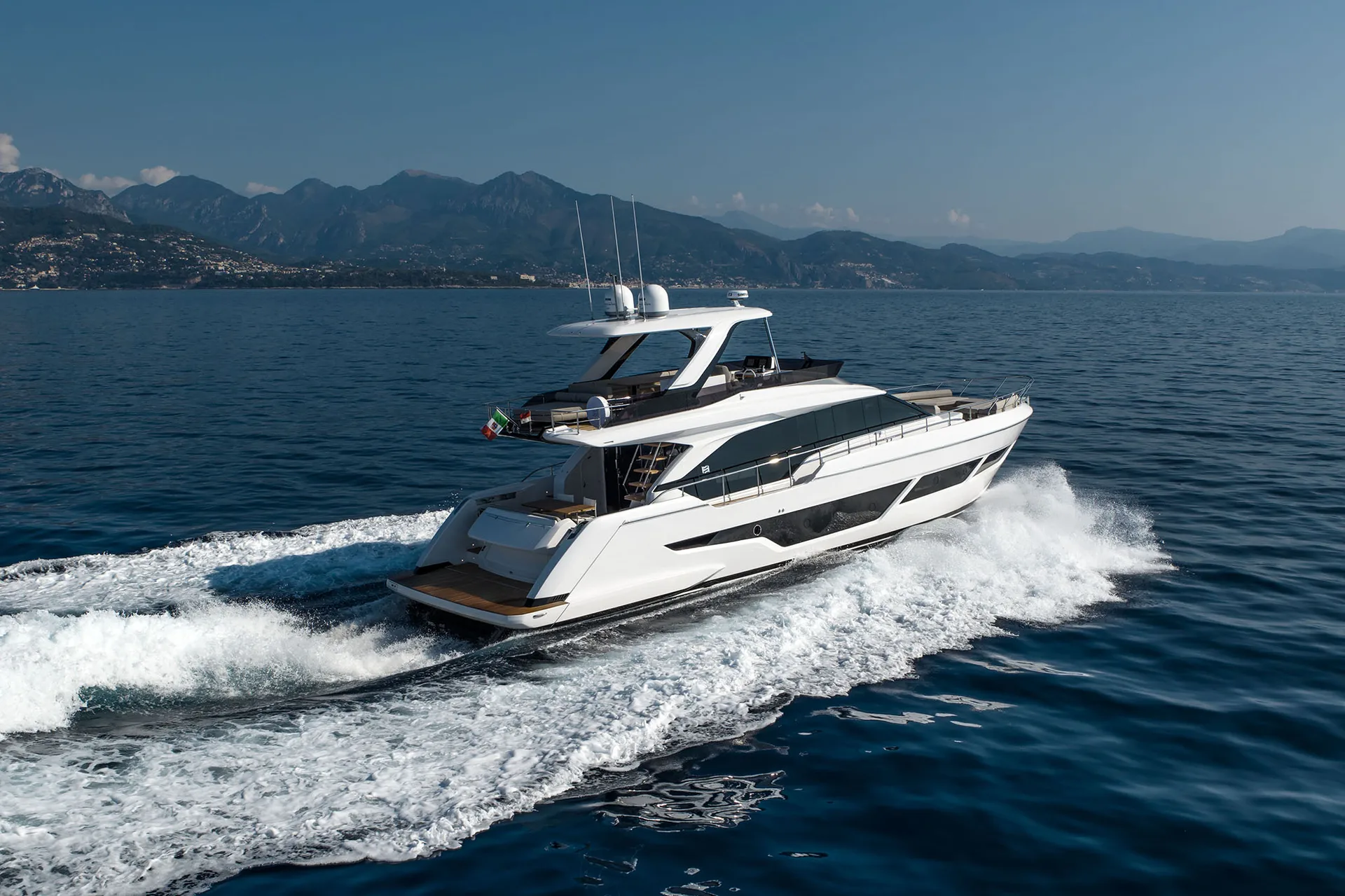 FERRETTI 670 - Image 3