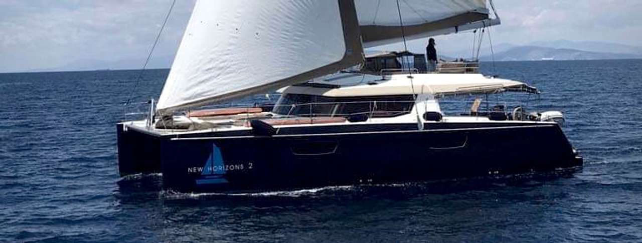 NEW HORIZONS 2 at anchor
