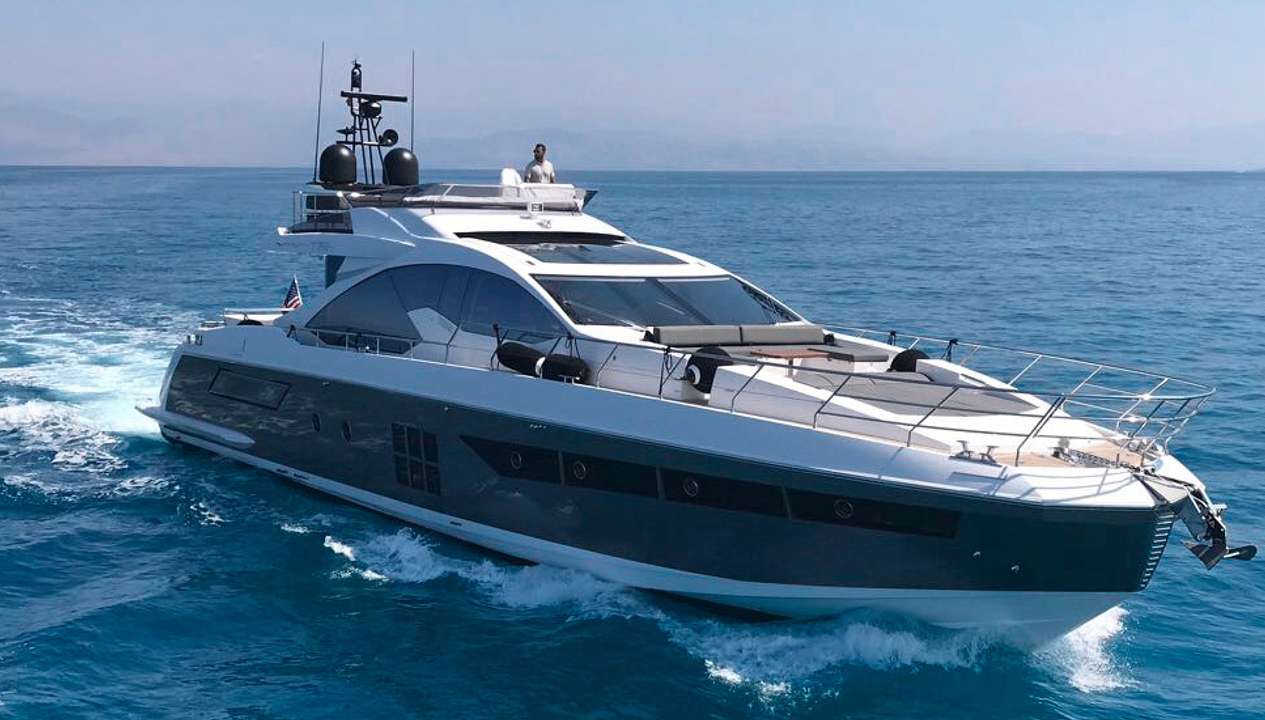 MAKANI at anchor
