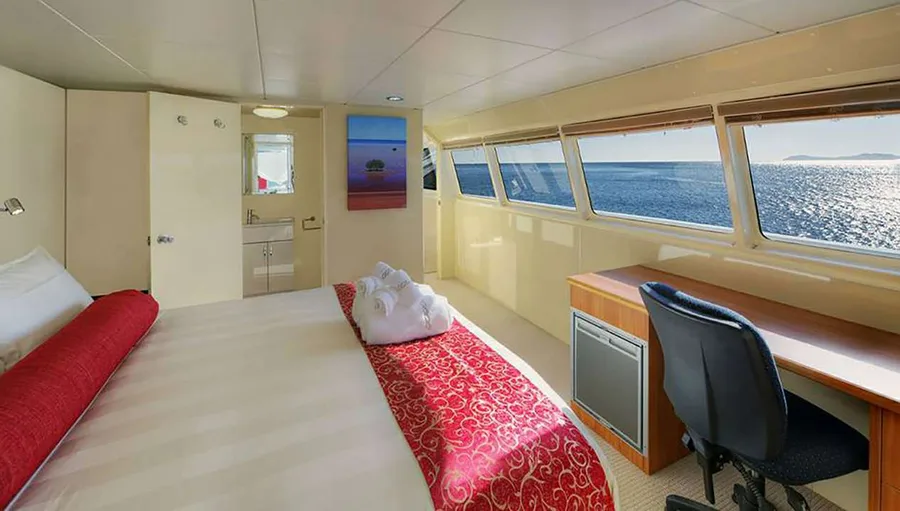 PACIFIC QUEST, photos 1
