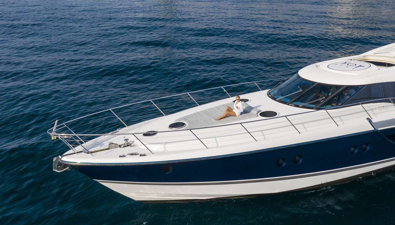 YOT BLUE, photos 1