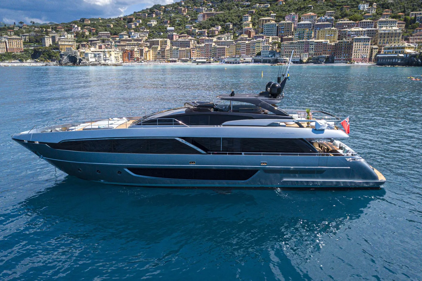 MAXIMUS, photos 1