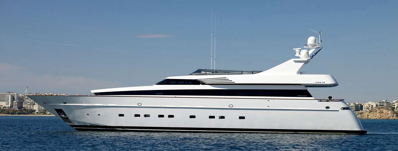 FELIGO V at anchor