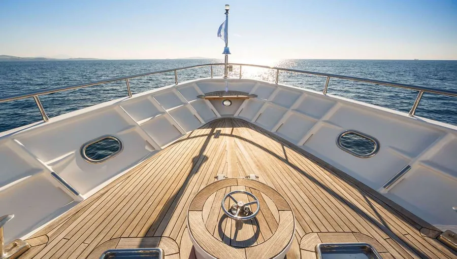 MILOS AT SEA, photos 1