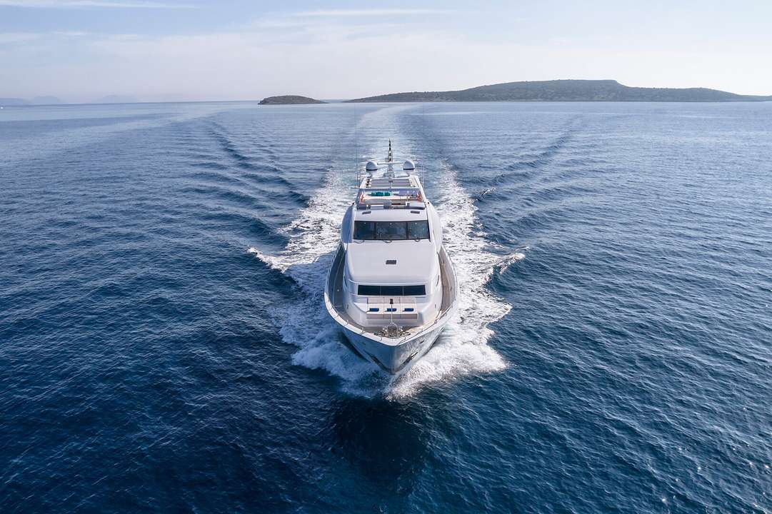 HAKUNA MATATA at anchor