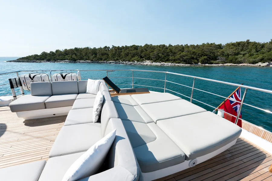 ANTHEYA III, on deck 3
