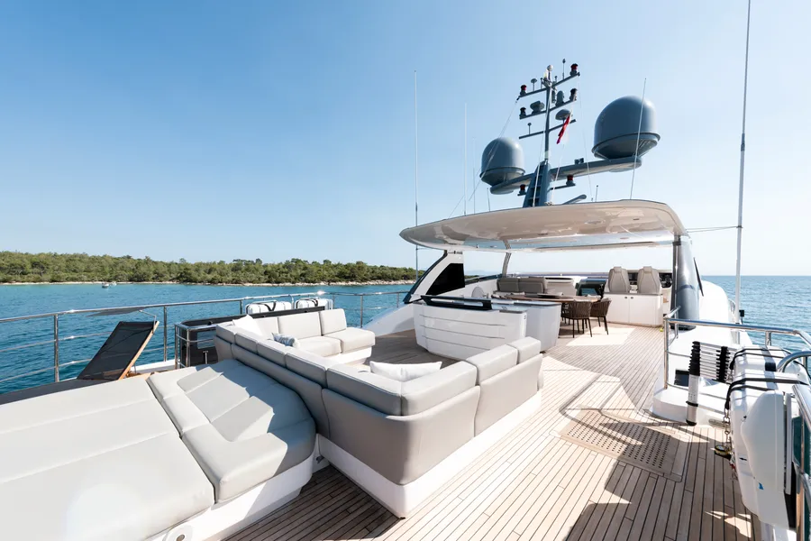 ANTHEYA III, on deck 4