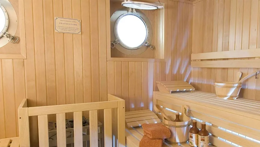 HANSE EXPLORER, photos 1