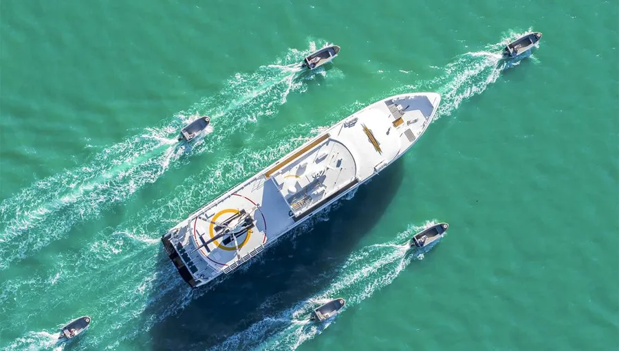 TRUE NORTH, photos 1