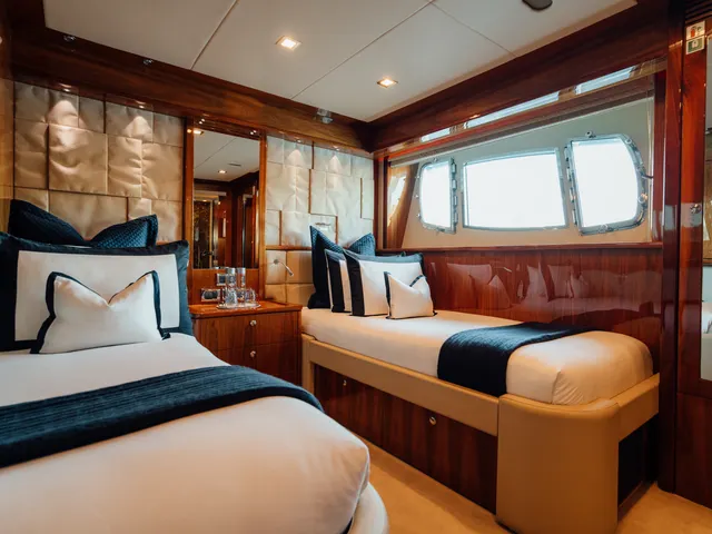 Twin Cabin x2 cabin