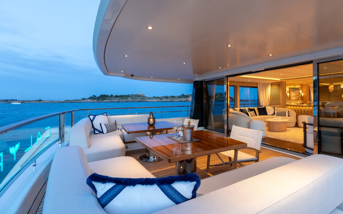 CALYPSO I, inside 1