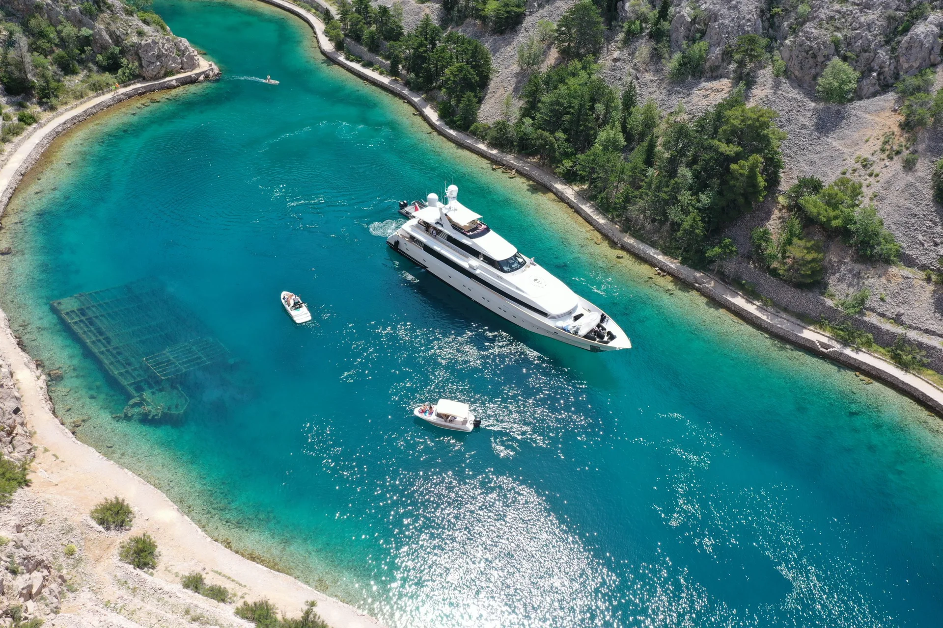 INDIGO STAR I at anchor