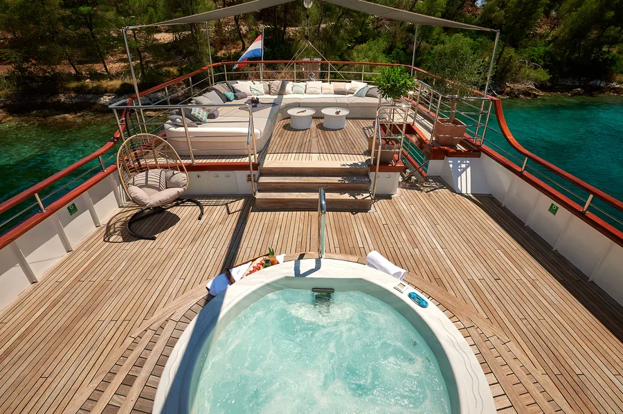 CORSARIO, photos 6