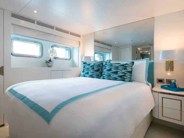 Queen Cabin cabin