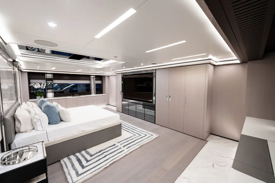 PROVOCATEUR, cabins 4