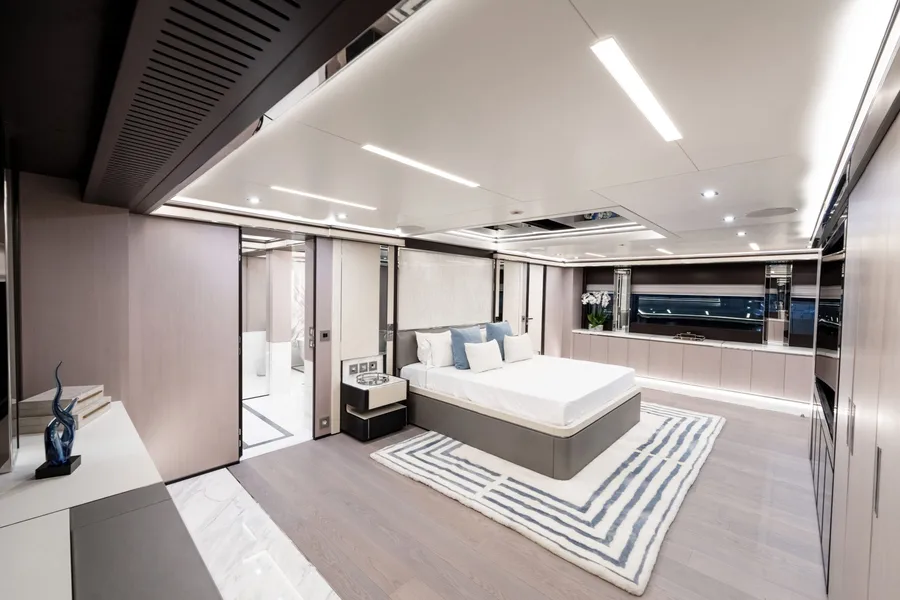 PROVOCATEUR, cabins 5