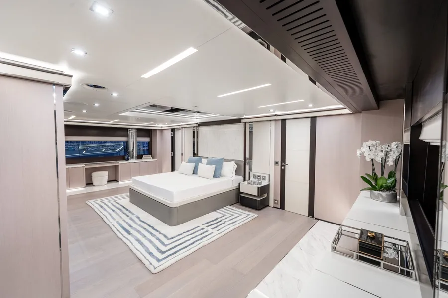 PROVOCATEUR, cabins 1