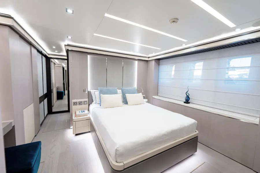 PROVOCATEUR, cabins 2