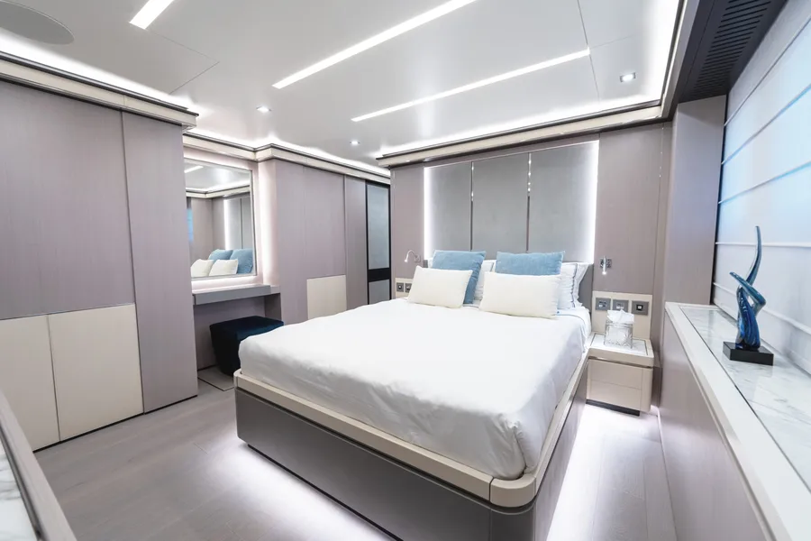 PROVOCATEUR, cabins 3