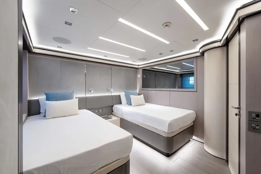 PROVOCATEUR, cabins 2