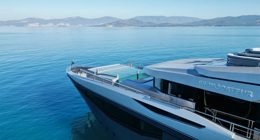 PROVOCATEUR, on deck 3