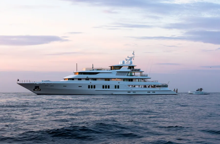 CORAL OCEAN, on deck 4