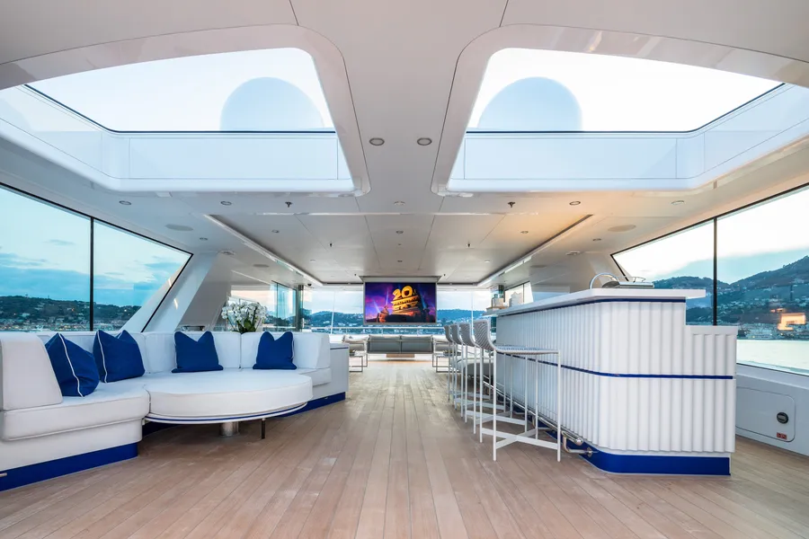 CORAL OCEAN, on deck 6
