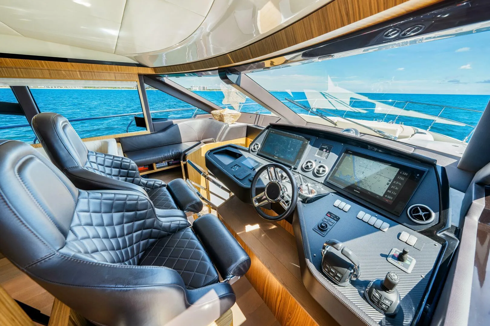 ABSOLUTE 60 FLYBRIDGE - Image 3
