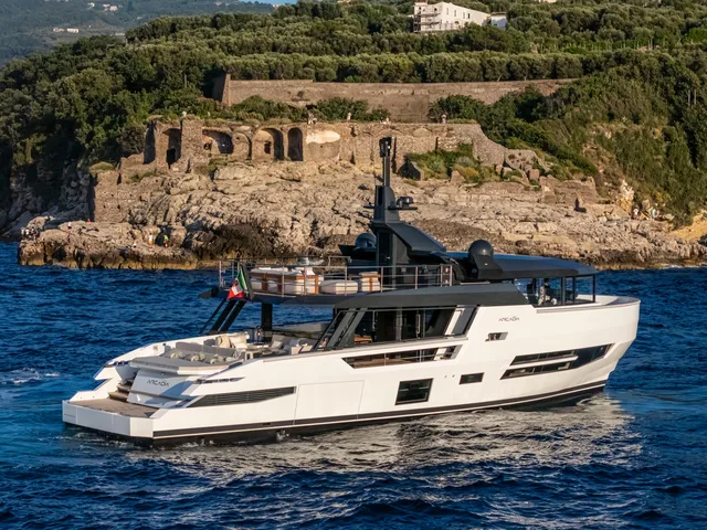 ARCADIA YACHTS SHERPA 80 XL
