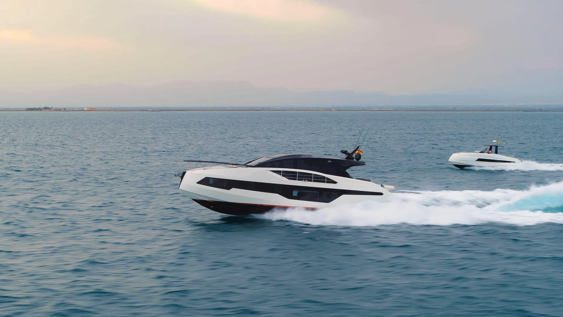 ASTONDOA 677 COUPE - Image 3