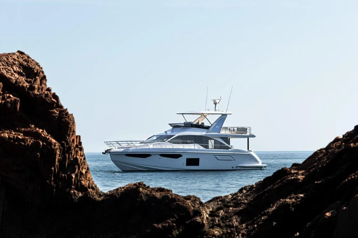 AZIMUT 60 FLYBRIDGE 2023 - Image 1
