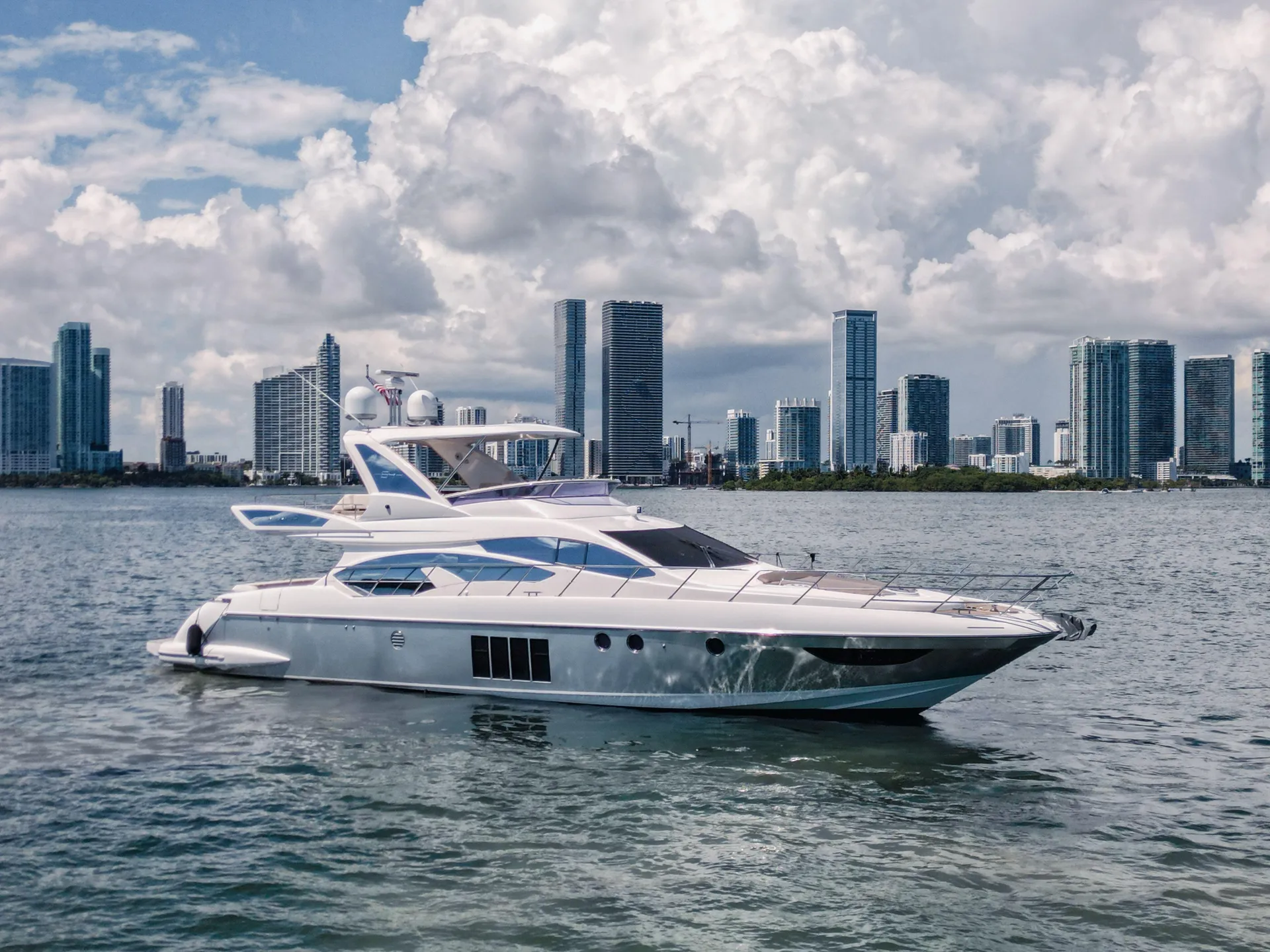 AZIMUT 64 FLYBRIDGE - Image 3