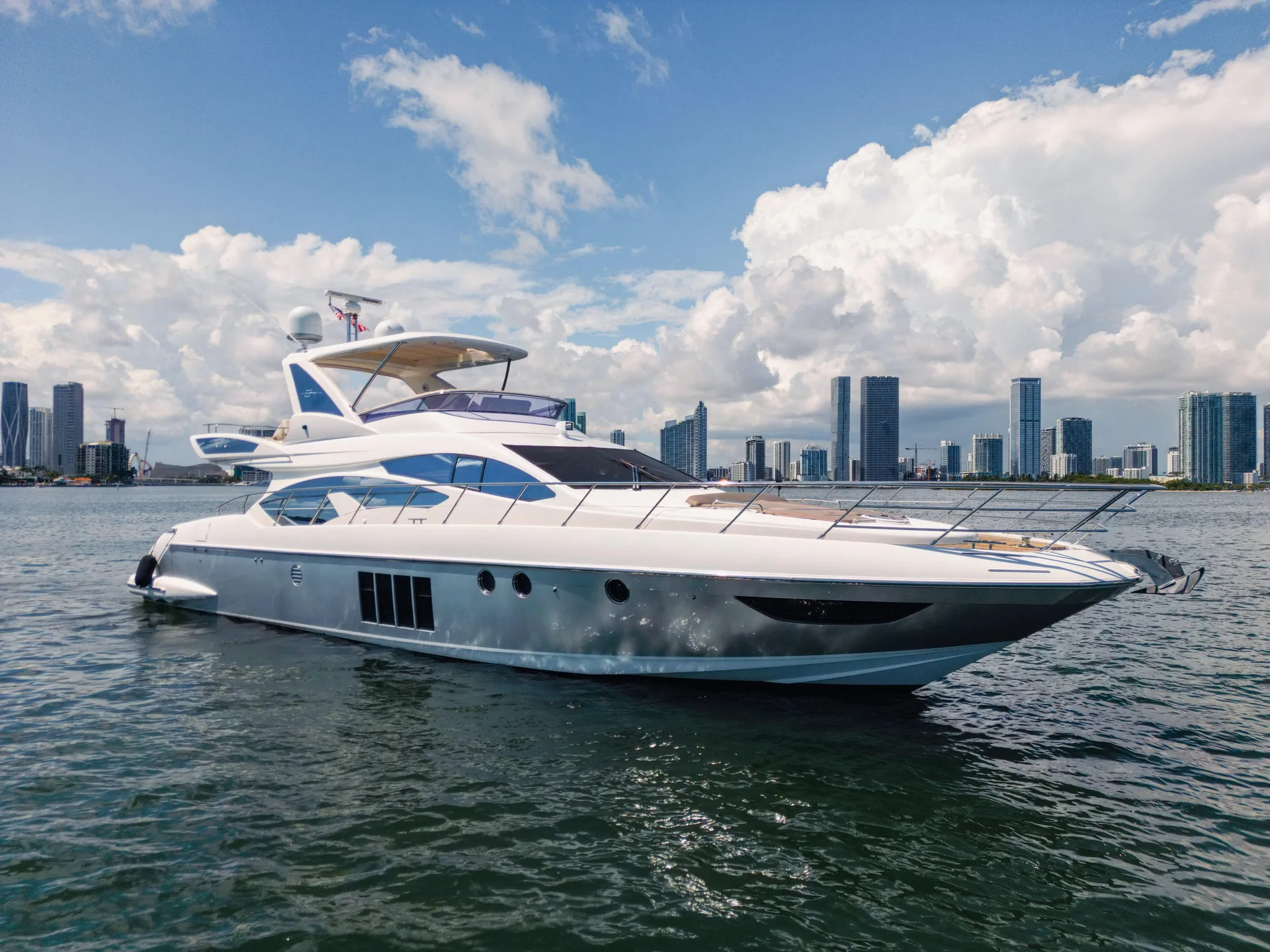 AZIMUT 64 FLYBRIDGE - Image 1