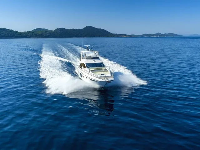 AZIMUT 66 FLY