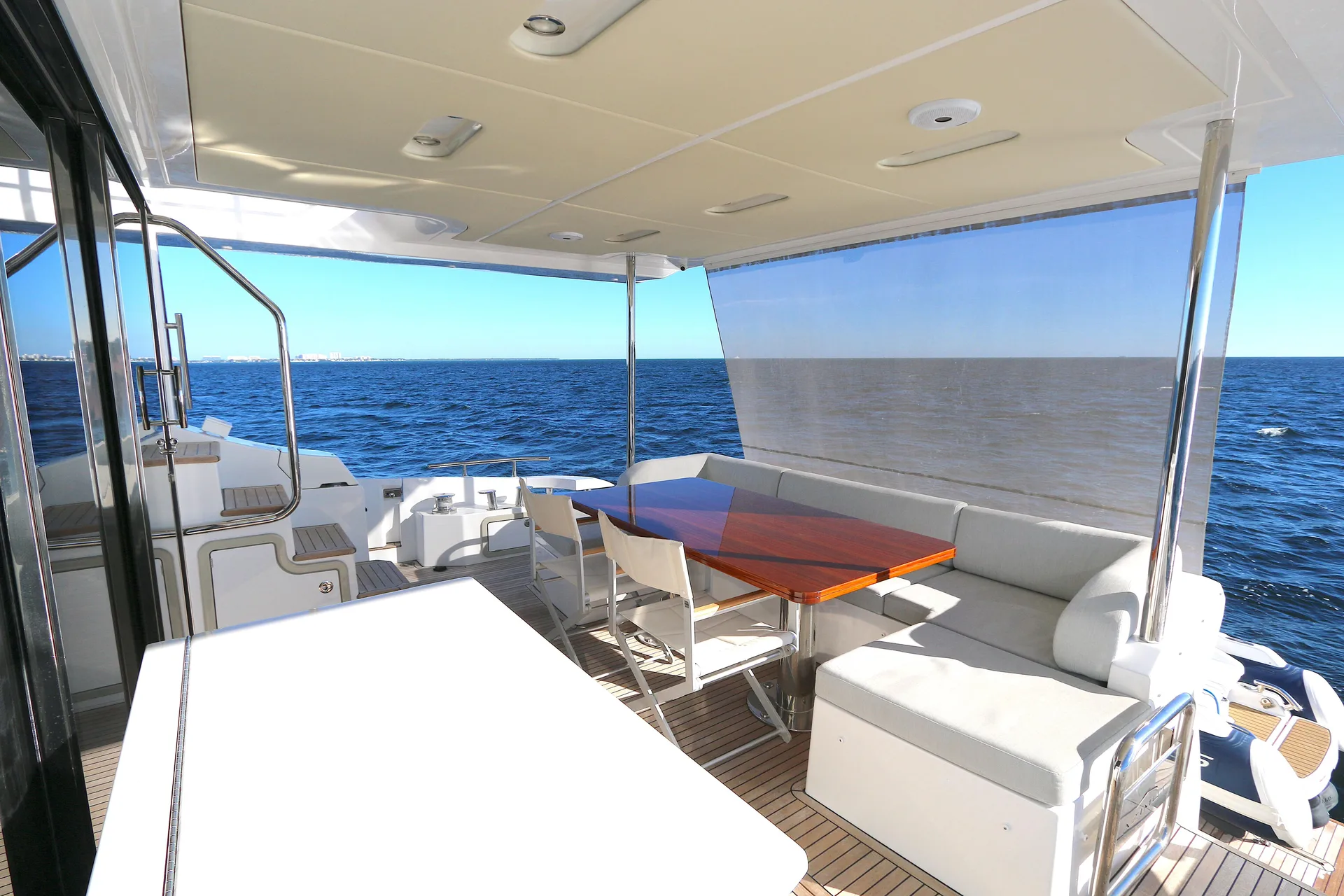 AZIMUT 72 FLYBRIDGE - Image 3