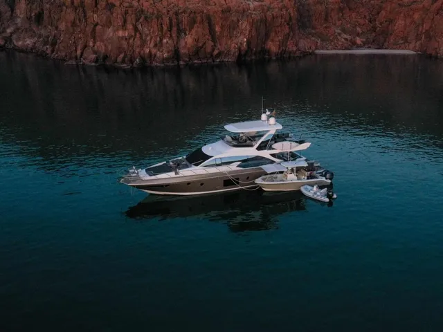 AZIMUT FLYBRIDGE 66