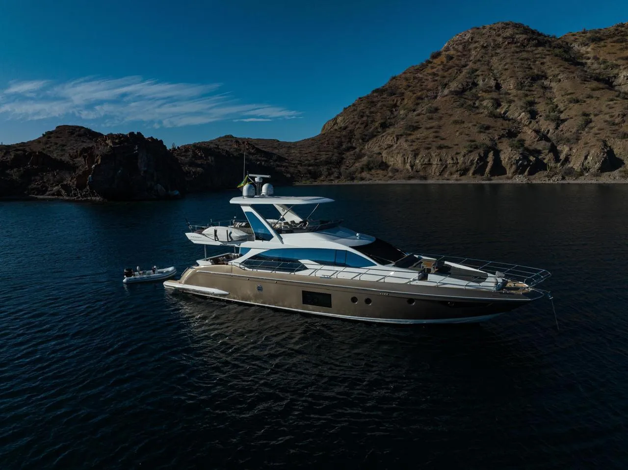 AZIMUT FLYBRIDGE 66 - Image 3