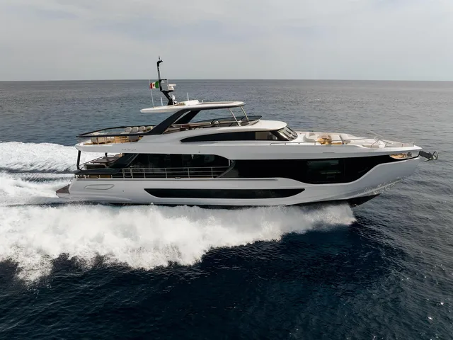 AZIMUT GRANDE 26 M
