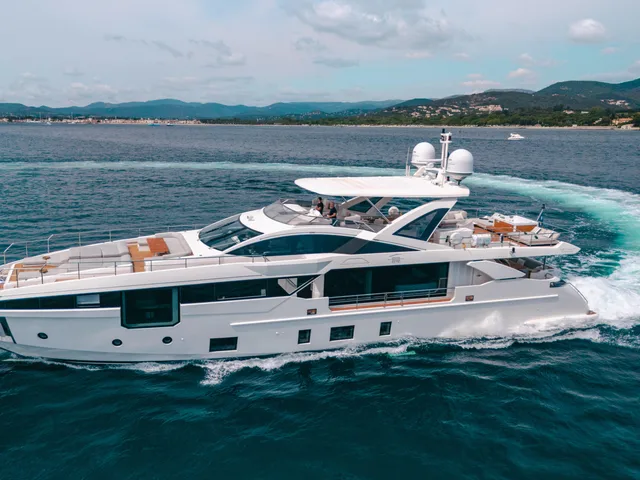 AZIMUT GRANDE 32 METRI