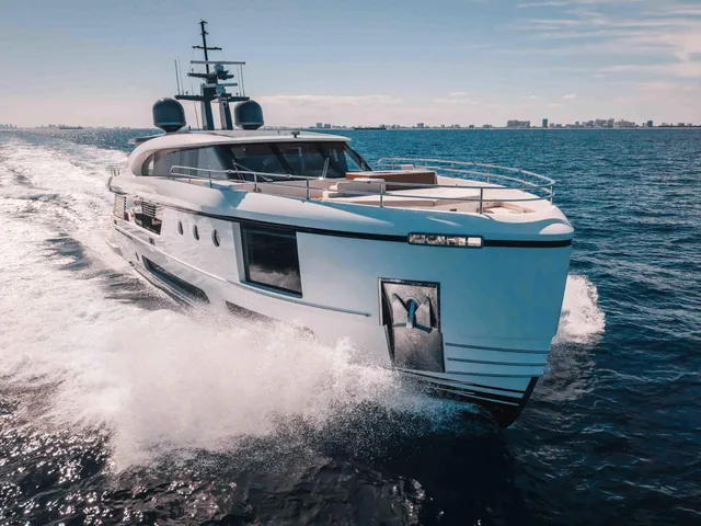 AZIMUT MAGELLANO 30 METRI