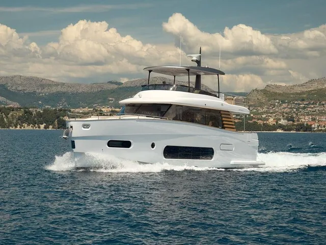 AZIMUT MAGELLANO 66
