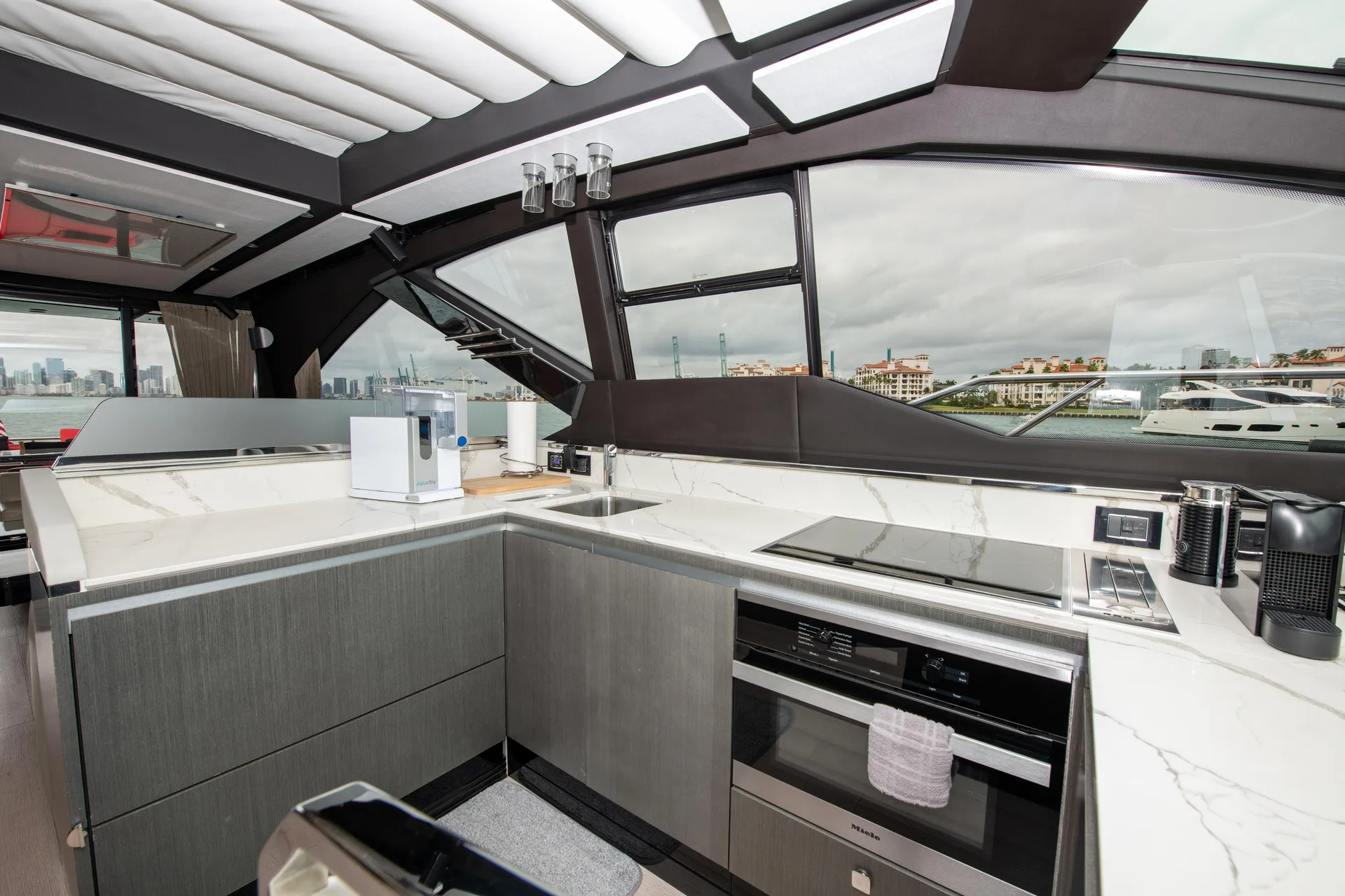 AZIMUT S7 MOTOR YACHT - Image 3