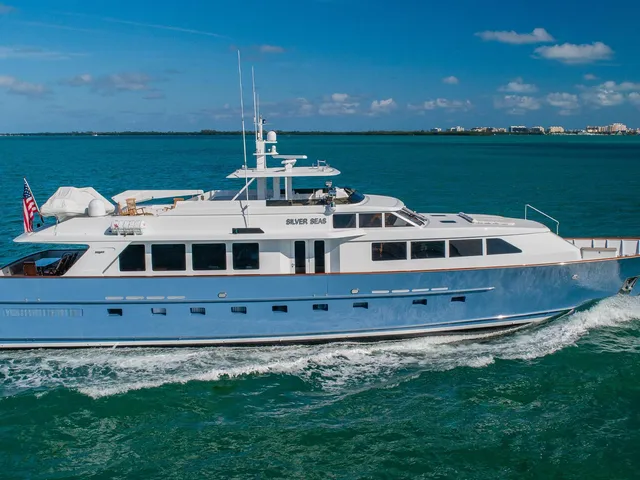 BURGER RAISED PILOTHOUSE
