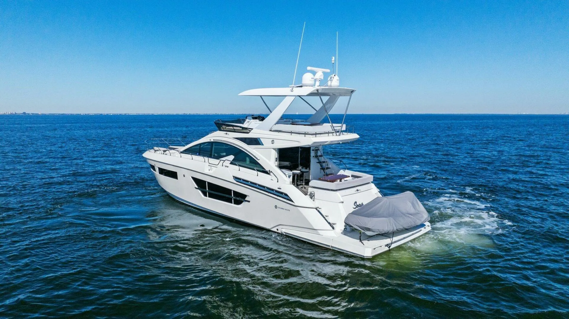CRUISERS YACHTS CANTIUS 60 FLY - Image 3