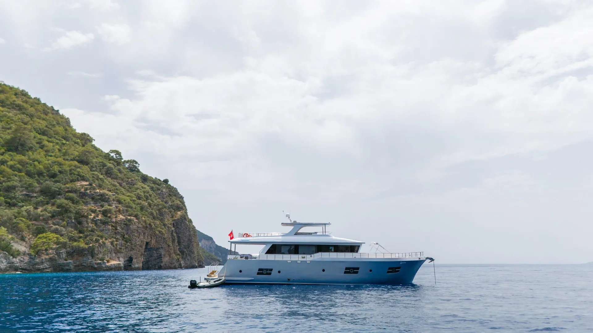 CUSTOM 27M TRAWLER - Image 3